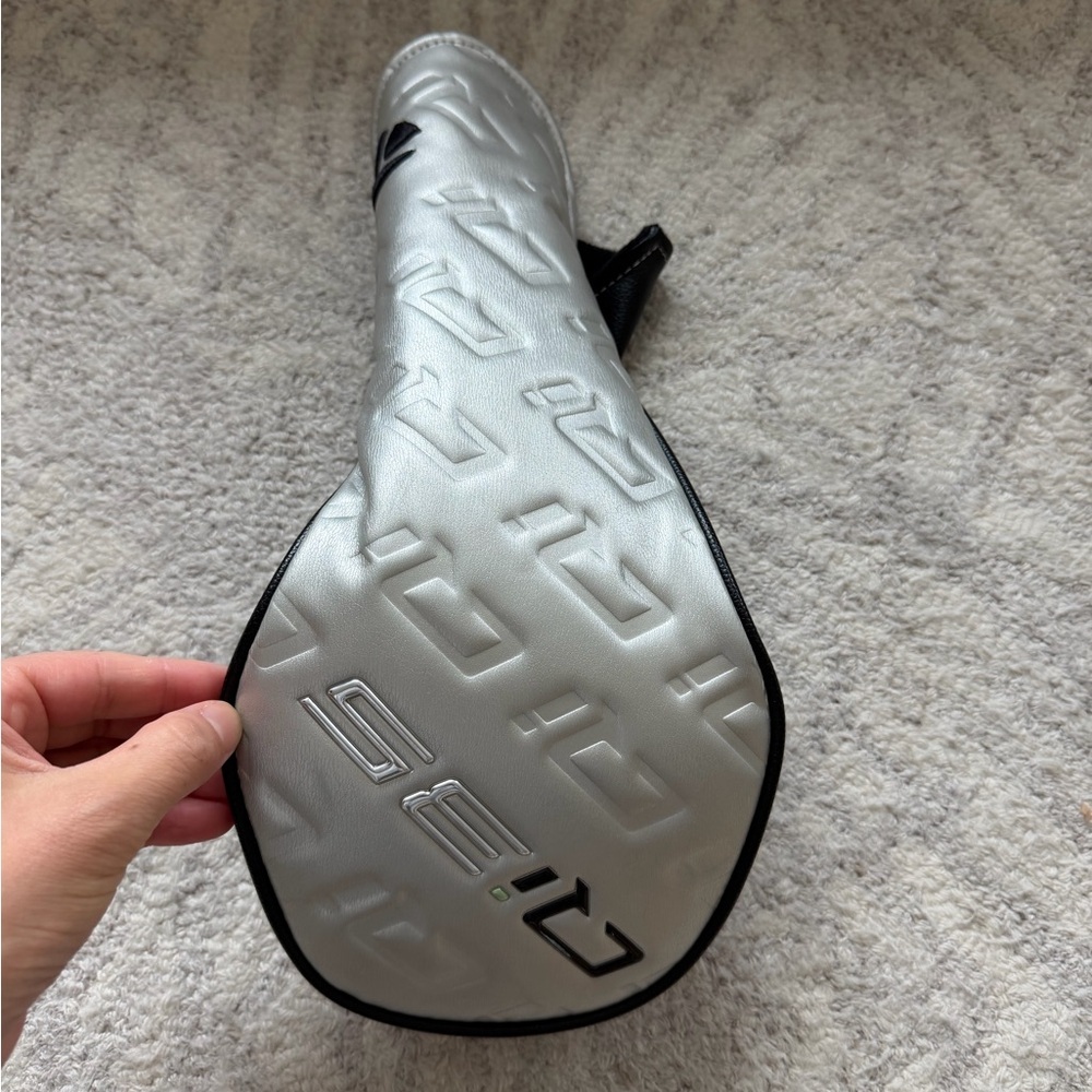 TaylorMade QI 35 Driver Headcover - Picture 6 of 6